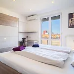 Cozy And Quiet In Wider Center Apartamento