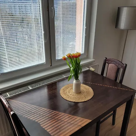 Cozy And Quiet In Wider Center *