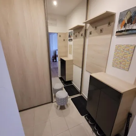 Cozy And Quiet In Wider Center Apartment *