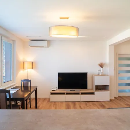 Cozy And Quiet In Wider Center * Pressburg