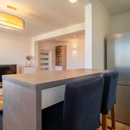 Cozy And Quiet In Wider Center Pressburg