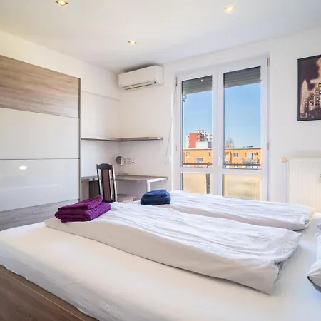 Cozy And Quiet In Wider Center Apartment