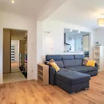 Daire Cozy And Quiet In Wider Center *