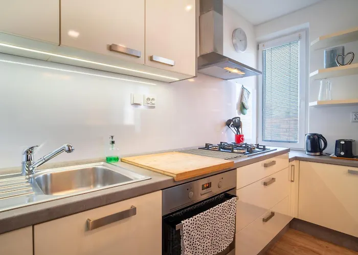 Cozy And Quiet In Wider Center